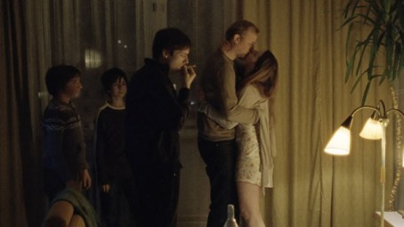 fiatal még az éjszaka