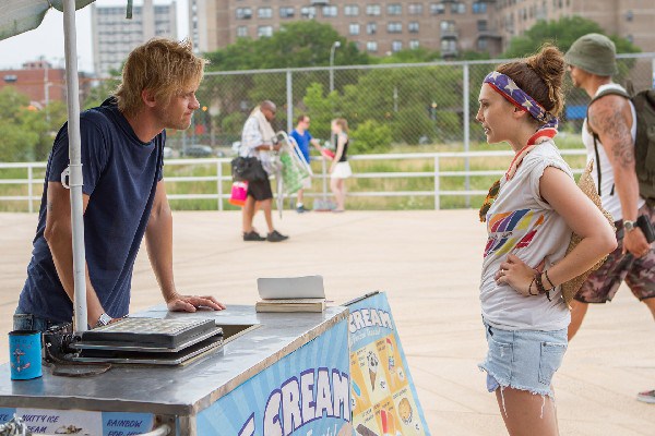 very good girls - sterling jones és elizabeth olsen