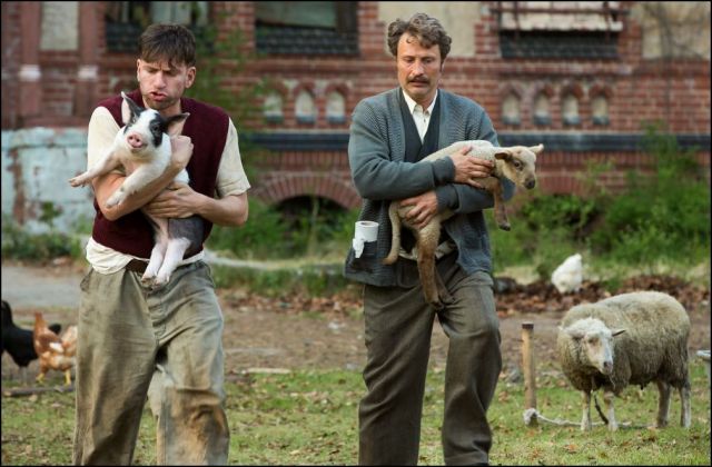 férfiak és csirkék - nikolaj lie kaas és mads mikkelsen