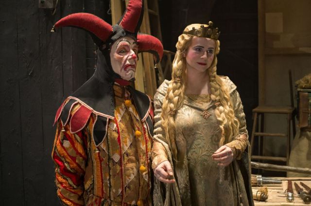 az öltöztető - edward fox és emma watson